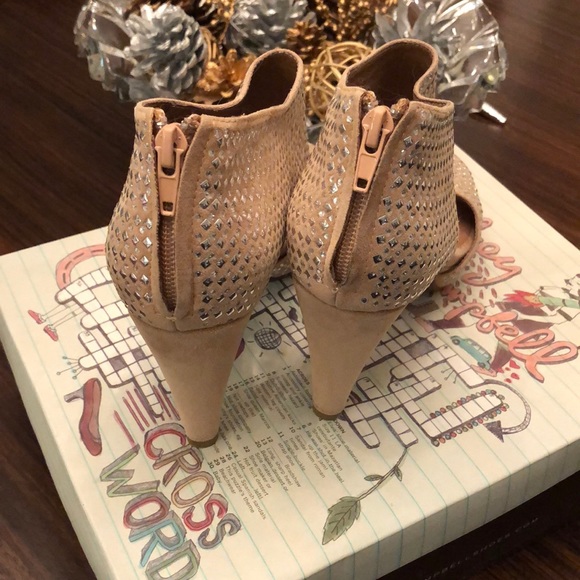 Jeffrey Campbell “Rally” High Heels - Picture 6 of 7